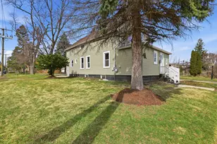 52 Wisconsin Ave, Waukegan, IL 60085 - Photo 2