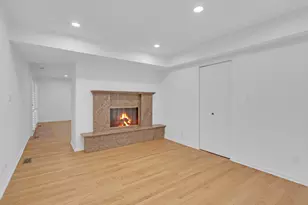 300 Boardwalk Pl, Park Ridge, IL 60068 - Photo 32