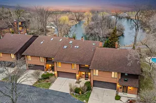 300 Boardwalk Pl, Park Ridge, IL 60068 - Photo 1