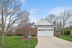 4 Athens Ct, Vernon Hills, IL 60061 - Photo 2