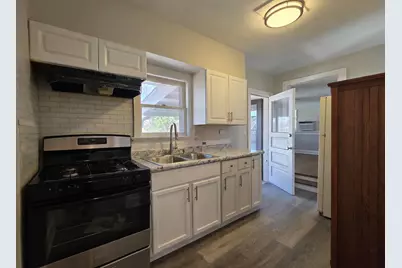 408 E Chicago Street, Elgin, IL 60120 - Photo 2