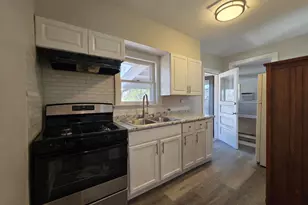 408 E Chicago St, Elgin, IL 60120 - Photo 2