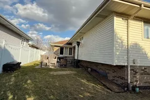 11436 S Magnolia Ln, Alsip, IL 60803 - Photo 2