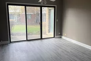 292 Middlebury Ct, Schaumburg, IL 60193 - Photo 2