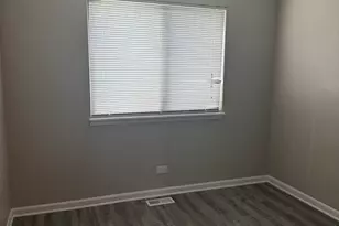 292 Middlebury Ct, Schaumburg, IL 60193 - Photo 6