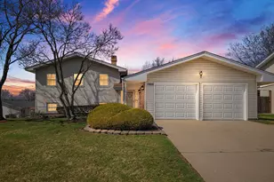 1980 Chippendale Rd, Hoffman Estates, IL 60169 - Photo 1