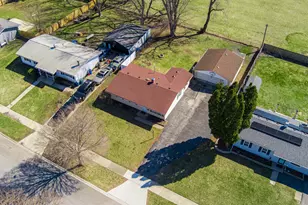 742 Cedardale Pl, Aurora, IL 60506 - Photo 4