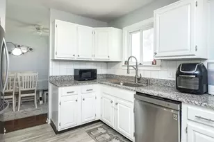 812 W Appletree Ln, Bartlett, IL 60103 - Photo 6