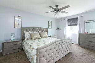 812 W Appletree Ln, Bartlett, IL 60103 - Photo 8