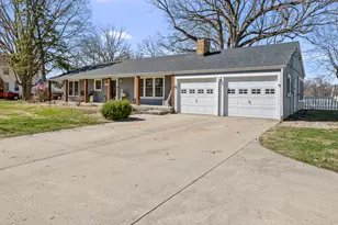 315 S Franklin St, Toulon, IL 61483 - Photo 2