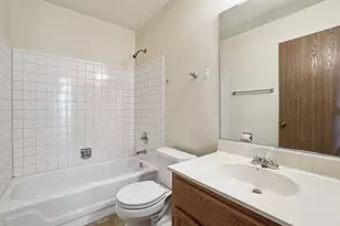 2124 Baldwin Ln, Hanover Park, IL 60133 - Photo 14