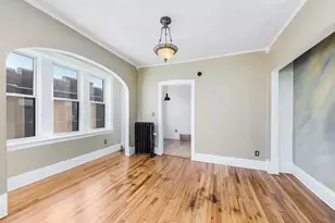 1329 W Addison St, Chicago, IL 60613 - Photo 2