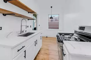 1329 W Addison St, Chicago, IL 60613 - Photo 4