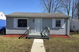 172 N Jackson Ave, Bradley, IL 60915 - Photo 2