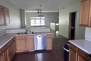 2204 Concord Dr, Sycamore, IL 60178 - Photo 2