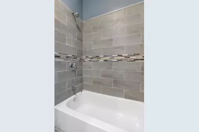 8222 S Maryland Avenue, Chicago, IL 60619 - Photo 18