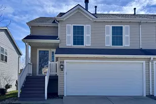 2723 Arrowhead Dr, Bloomington, IL 61704 - Photo 2