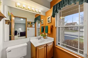 1337 Regent Dr, Mundelein, IL 60060 - Photo 10