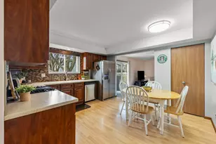 1337 Regent Dr, Mundelein, IL 60060 - Photo 6