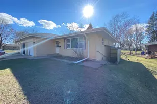 2221 Denver Dr, Rockford, IL 61108 - Photo 2