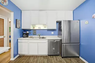 201 W Streamwood Blvd, Streamwood, IL 60107 - Photo 4