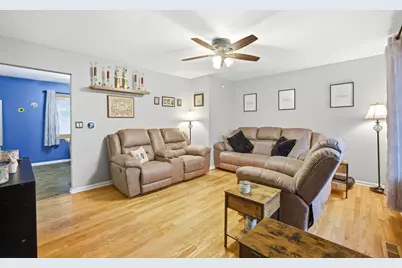 201 W Streamwood Boulevard, Streamwood, IL 60107 - Photo 2