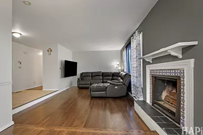 810 N Oakwood Drive, McHenry, IL 60050 - Photo 2