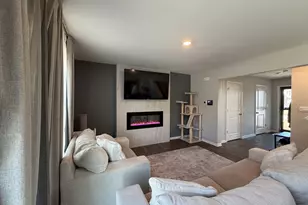 303 Gladys Ave, Joliet, IL 60436 - Photo 10