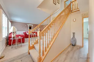 609 Thames Dr, Schaumburg, IL 60193 - Photo 2