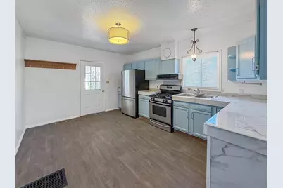 1415 S Walnut Avenue, Freeport, IL 61032 - Photo 4