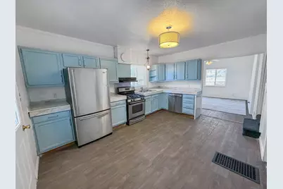 1415 S Walnut Avenue, Freeport, IL 61032 - Photo 2