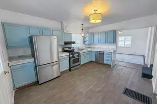 1415 S Walnut Ave, Freeport, IL 61032 - Photo 2