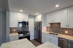 21 Superior Ct, Schaumburg, IL 60193 - Photo 4