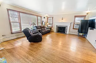 853 Orange St, Elgin, IL 60123 - Photo 4