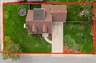 853 Orange St, Elgin, IL 60123 - Photo 2