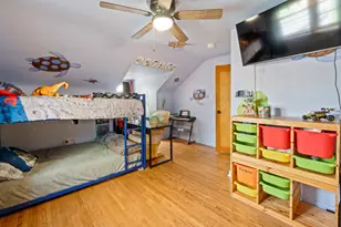853 Orange St, Elgin, IL 60123 - Photo 10
