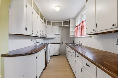 1335 Elmwood Avenue, Berwyn, IL 60402 - Photo 8