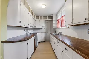 1335 Elmwood Ave, Berwyn, IL 60402 - Photo 8