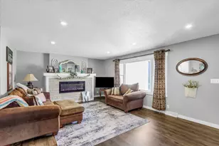 205 E Briarcliff Dr, Saint John, IL 61873 - Photo 8