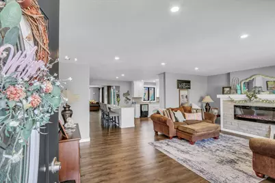 205 E Briarcliff Drive, Saint John, IL 61873 - Photo 6