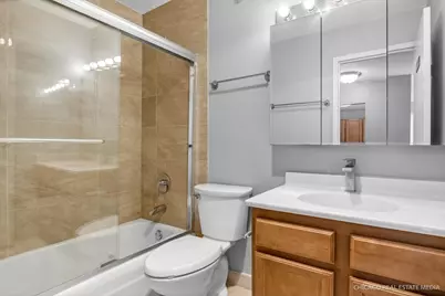 525 W Hawthorne Place #1001, Chicago, IL 60657 - Photo 16