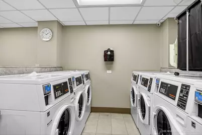 525 W Hawthorne Place #1001, Chicago, IL 60657 - Photo 4