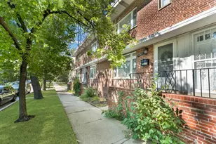 2006 W Farwell Ave, Chicago, IL 60645 - Photo 2