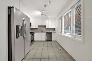 2006 W Farwell Ave, Chicago, IL 60645 - Photo 6