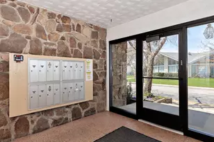 8828 N Leslie Ln, Des Plaines, IL 60016 - Photo 2