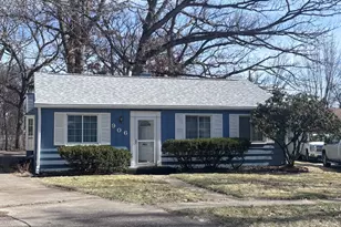 906 40th St Ct, Moline, IL 61265 - Photo 2