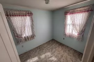 906 40th St Ct, Moline, IL 61265 - Photo 10