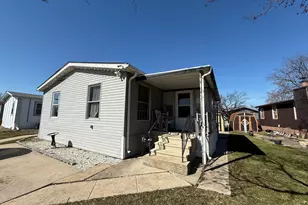 22 Hearthside Dr, Matteson, IL 60443 - Photo 1