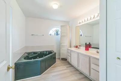 [Address not provided], Lindenhurst, IL 60046 - Photo 12