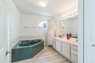 [Address not provided], Lindenhurst, IL 60046 - Photo 12